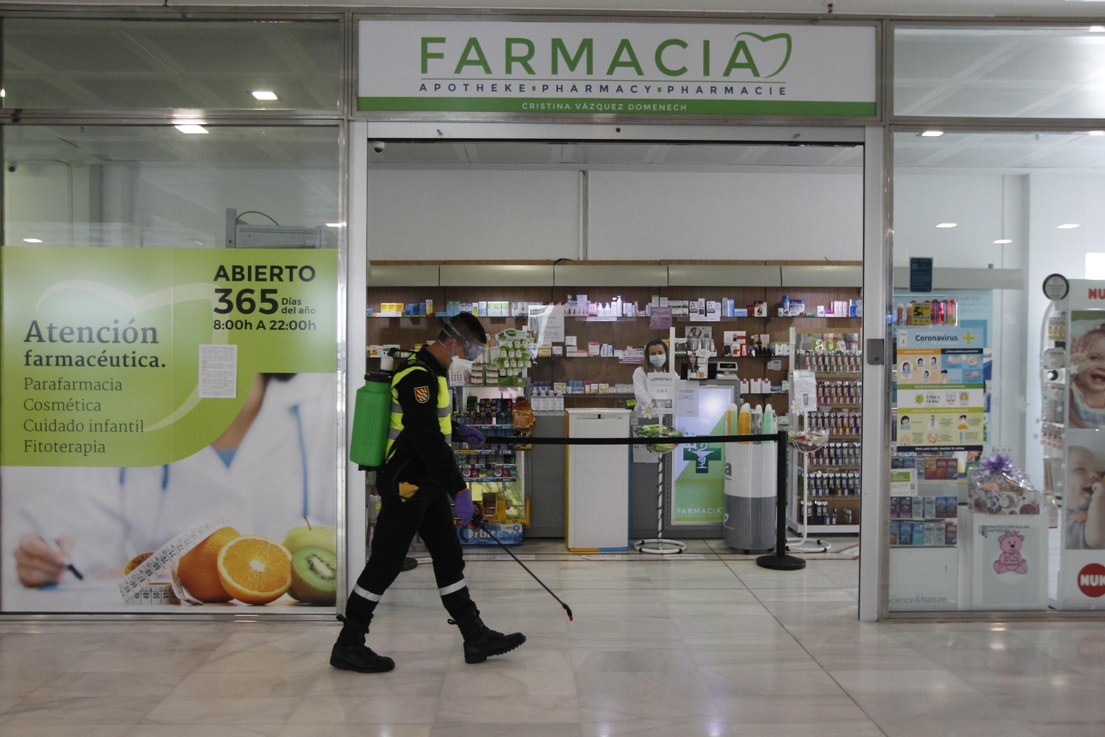 Fotogalería actuación INFOCA y UME por el coronavirus en Almería. Covid-19