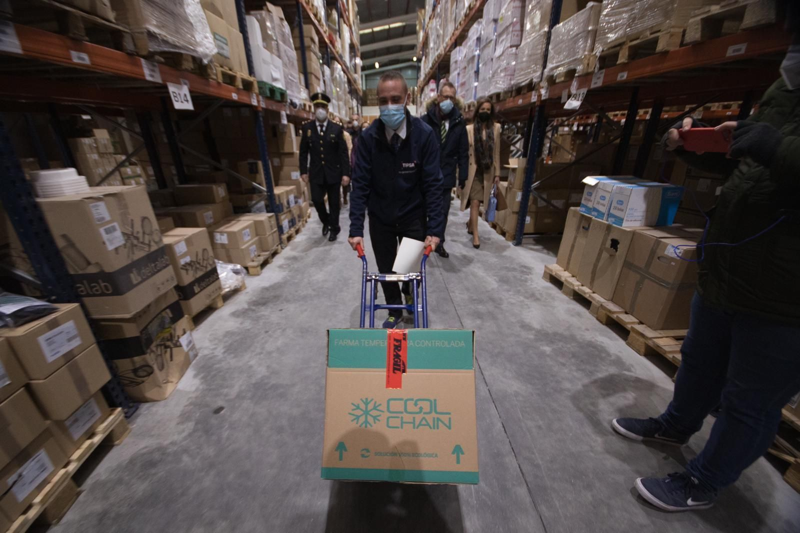 Fotogalería de la llegada de las vacunas del coronavirus a Granada