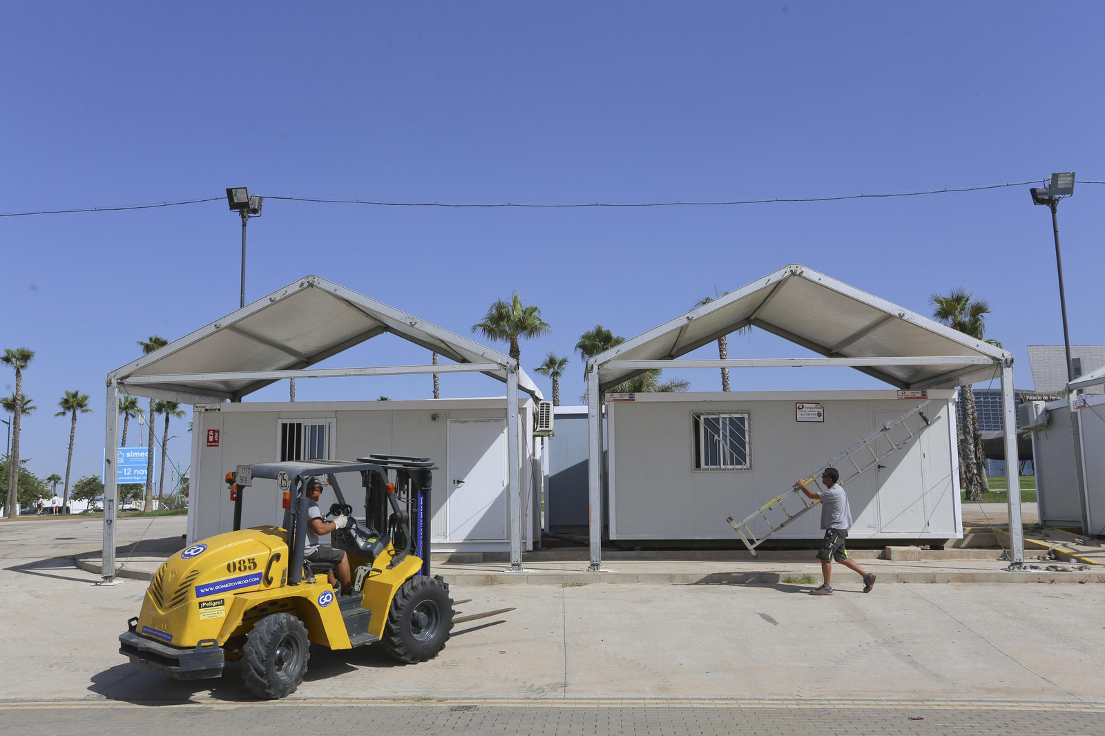Así avanza el montaje de la Feria de Málaga a poco más de una semana de su inicio (fotos)