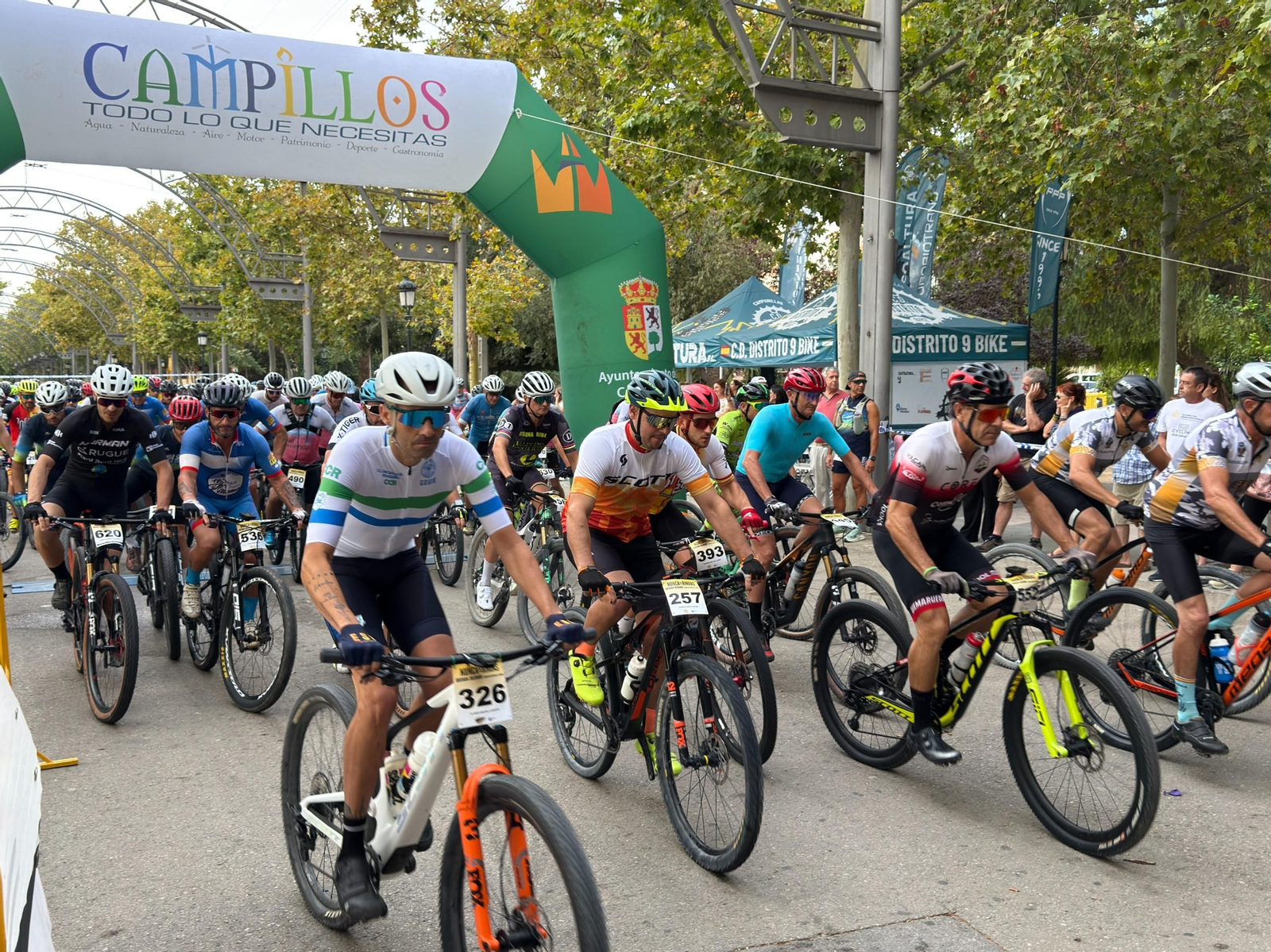 1.200 personas en la 'VIII Quedada Solidaria contra el Cáncer' en Campillos