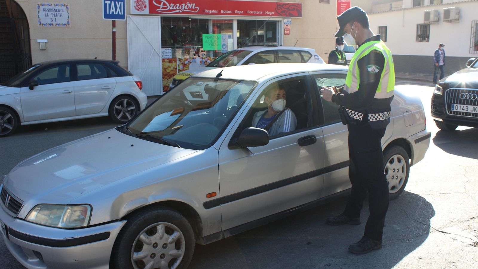 Controles en Vera para evitar la entrada de personas de otros municipios sin causa justificada.
