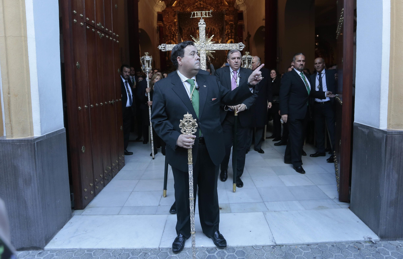 El traslado de la Esperanza de Triana, en imágenes