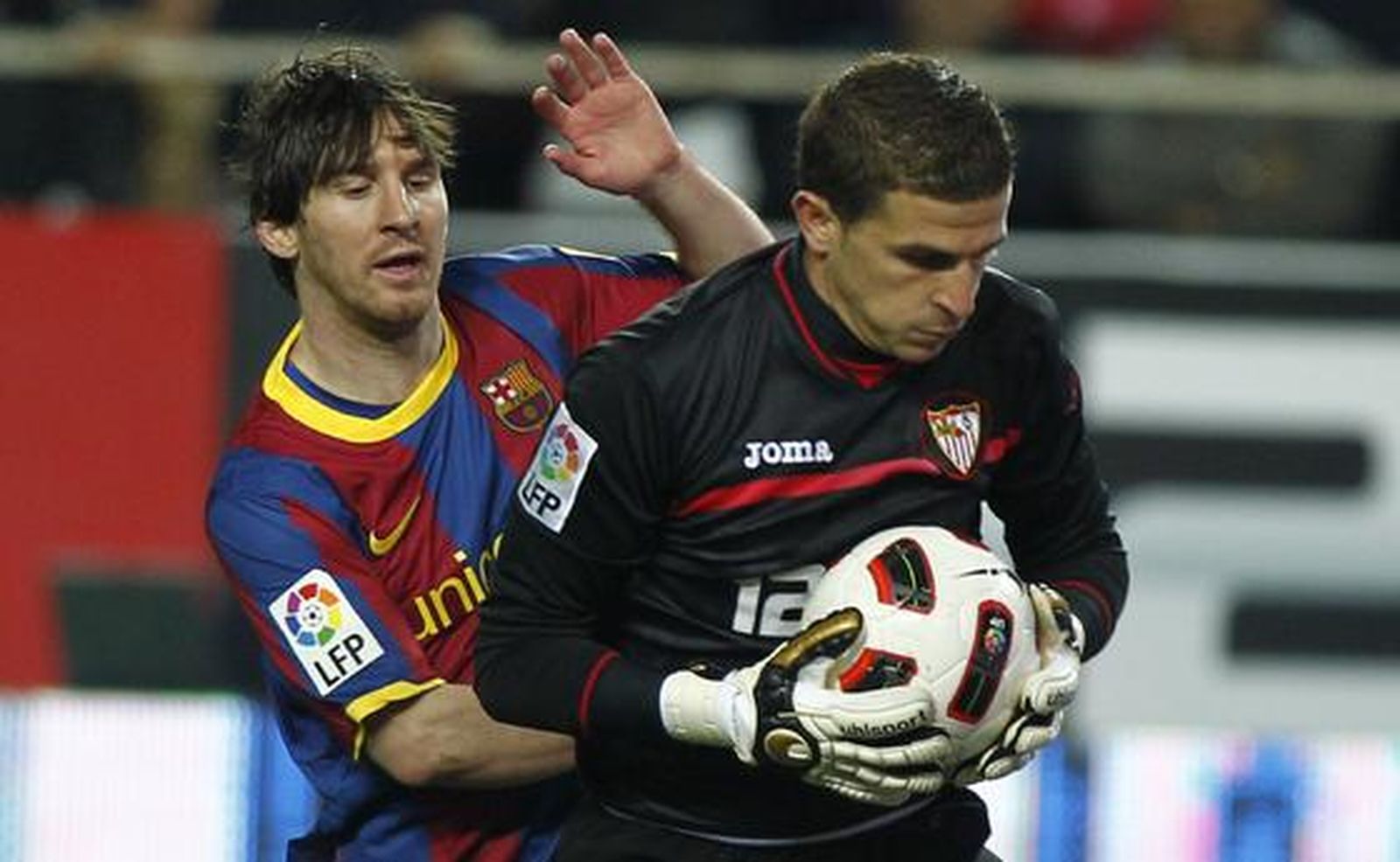 El Sevilla consigue sacar un punto ante el Barcelona en el Sánchez Pizjuán. / Antonio Pizarro