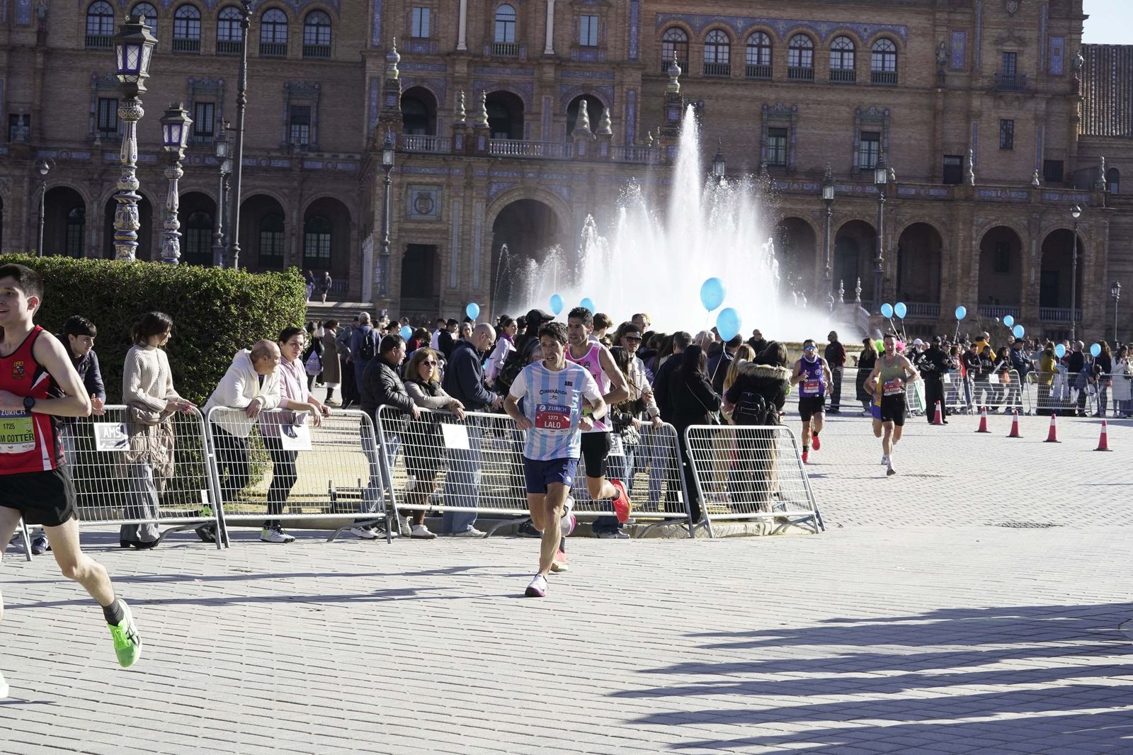 El Zúrich Maraton de Sevilla 2026 en la Plaza de España, galería 1