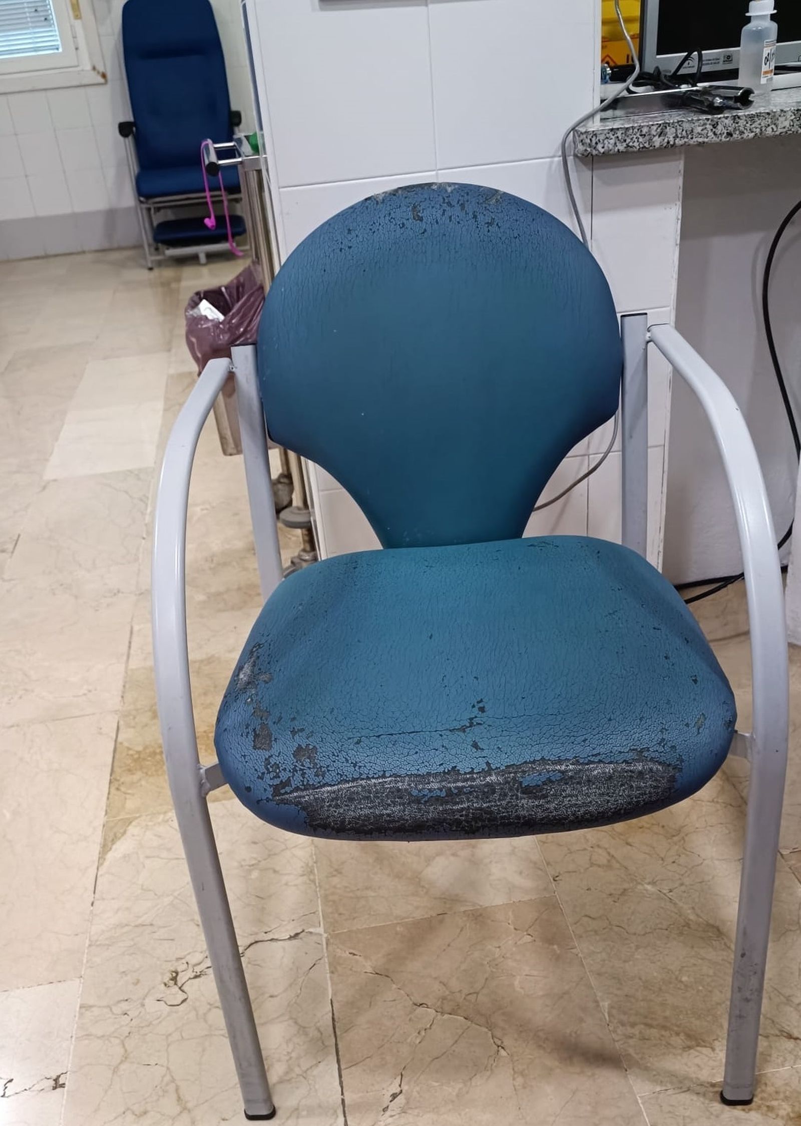 Las imágenes de los desperfectos y roturas denunciados en Urgencias de Huelva