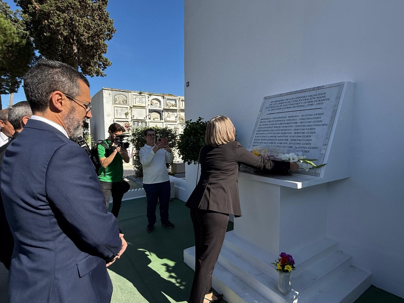 La Línea recuerda a sus difuntos con el tradicional acto en el Cementerio de San José