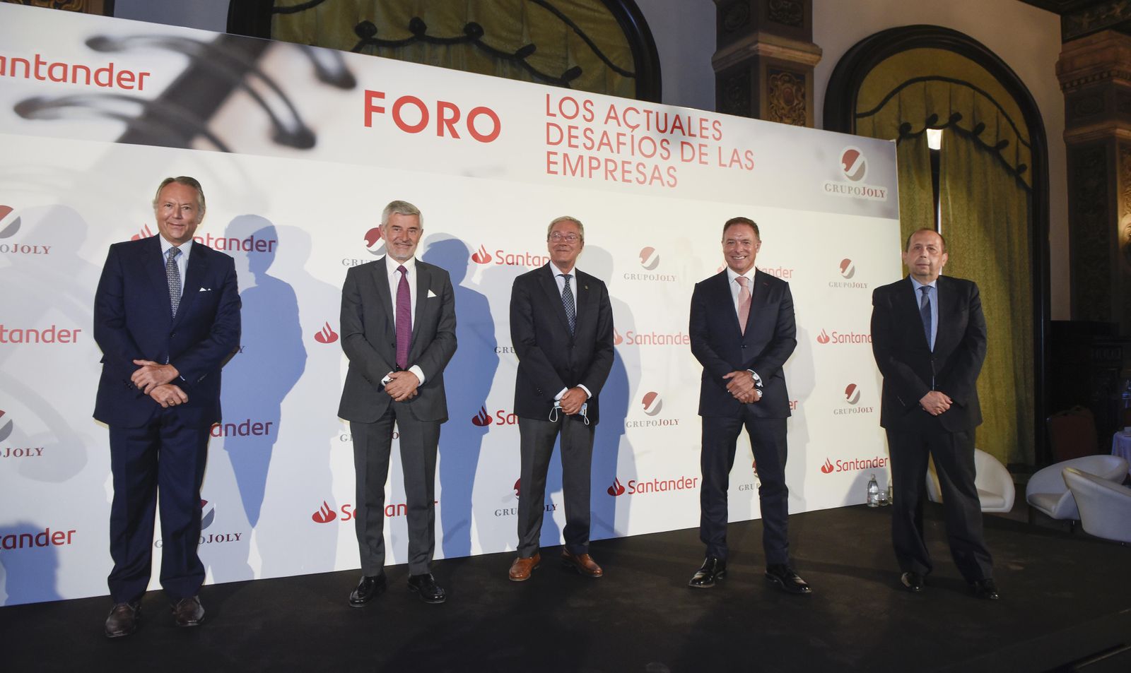 Izquierda a derecha: José Joly, Ángel Rivera, Rogelio Velasco, Manuel de la Cruz y José Antonio Carrizosa en el Foro Santander.