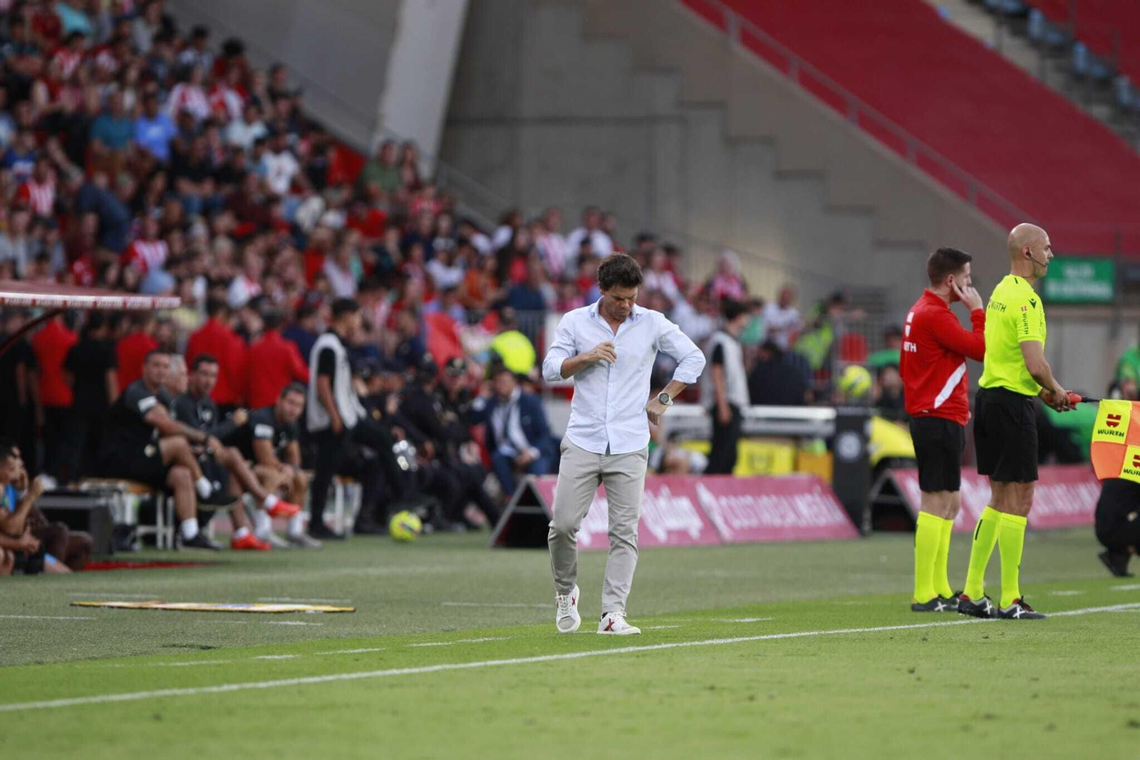 Rubi pensativo durante el último encuentro que los rojiblancos disputaron en casa.