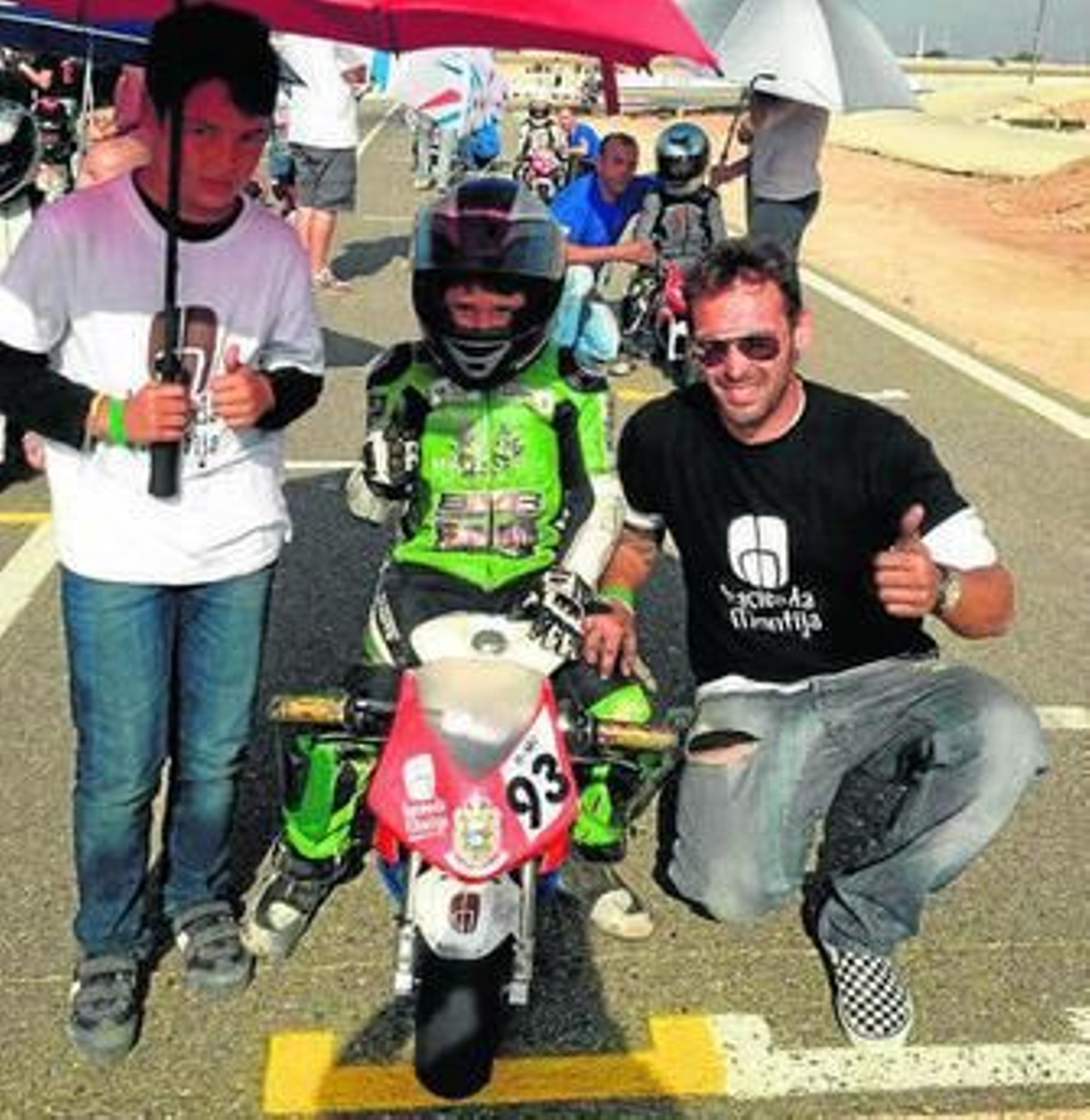 Hugo Millán, en su moto, antes de comenzar una carrera de esta campaña.