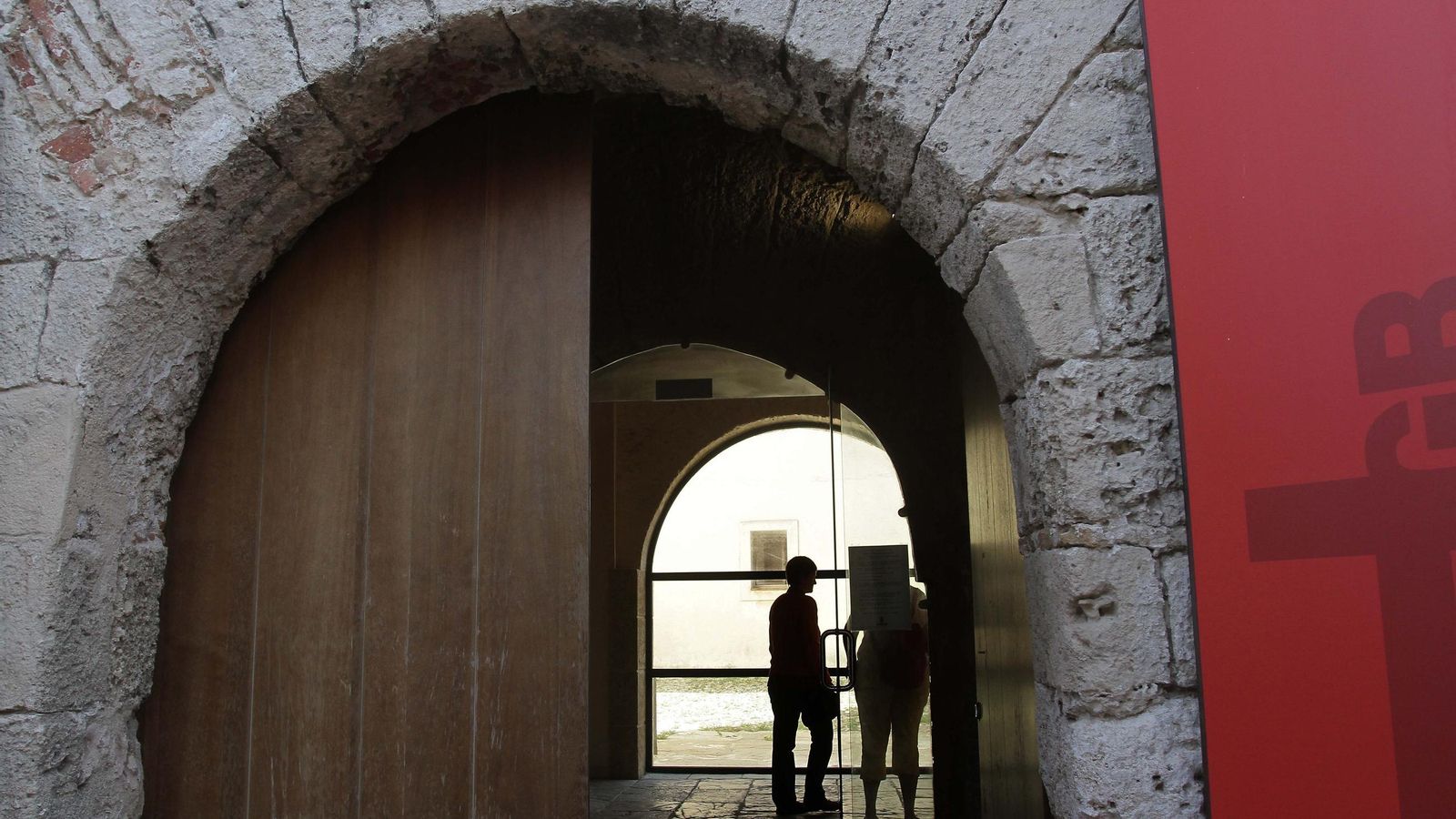 Uno de los accesos al Castillo de Tarifa. Uno de los accesos al Castillo de Tarifa.