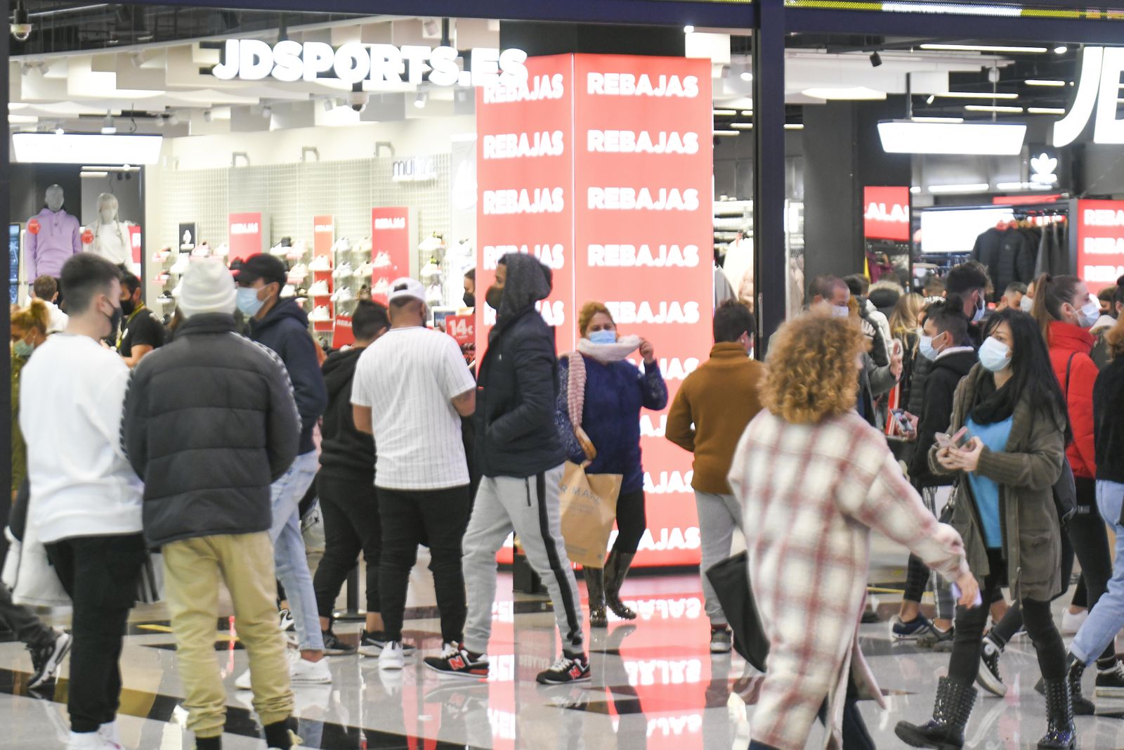 Fotos: las rebajas en el Nevada Shopping de Granada