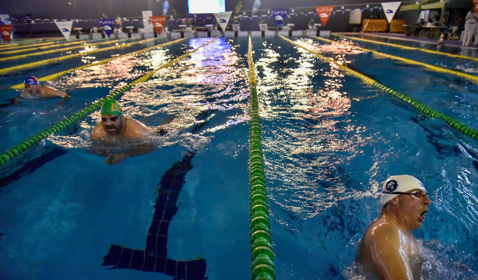 Las rodillas soportan la carga en la natación mejor que en otras actividades