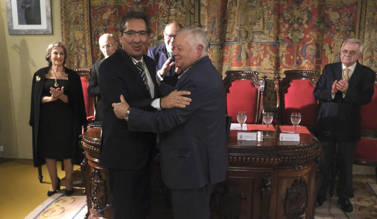 El ingreso del presidente de la Fundación Cajasol, Antonio Pulido, en la Real Academia de Córdoba, en imágenes
