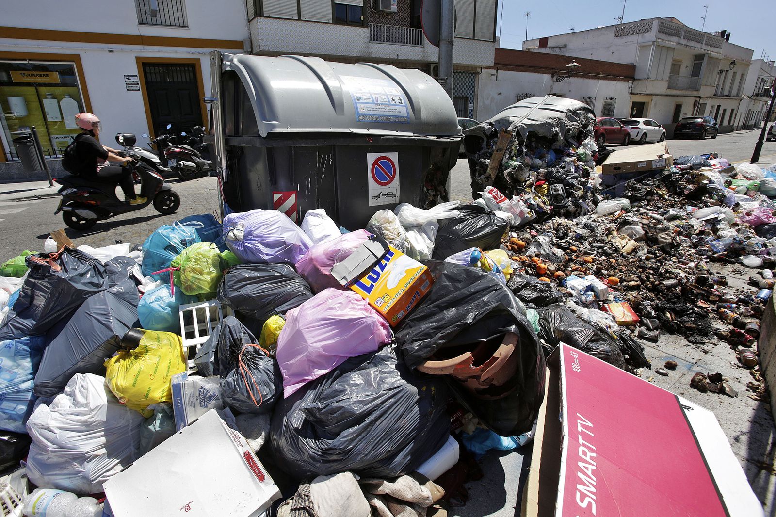 Acumulación de basura en las calles de El Puerto.