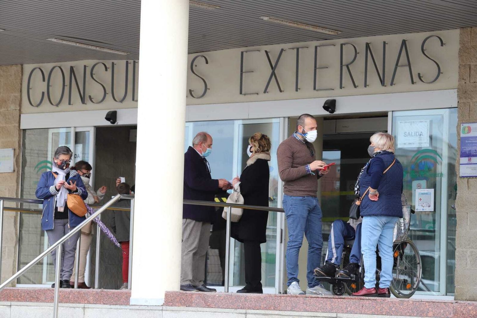 Inmediaciones del Hospital Juan Ramón Jiménez.