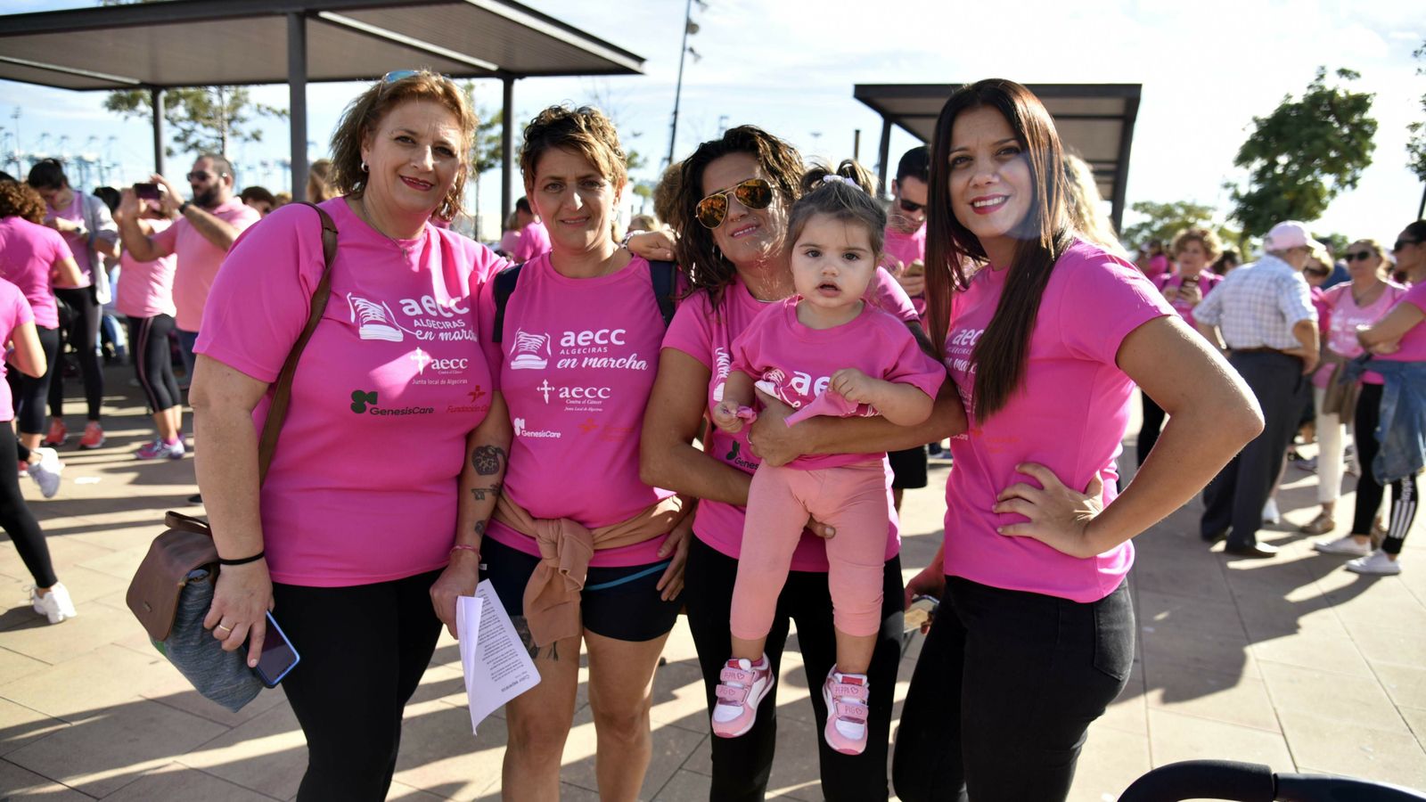 las mejores fotos de la Marcha contra el cáncer de mama en Algeciras