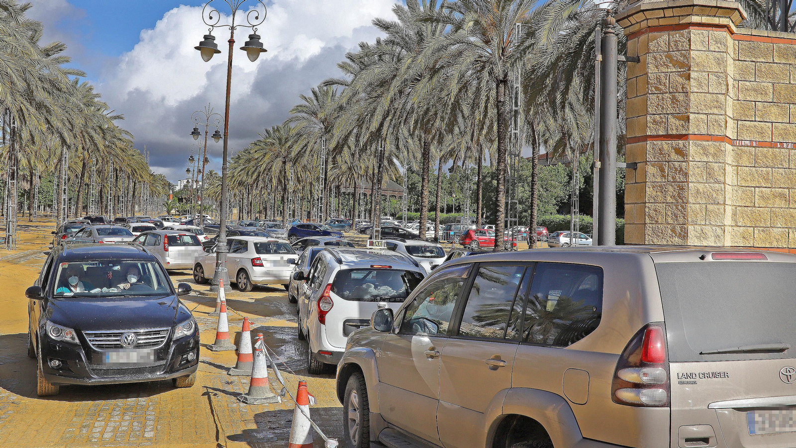 Largas colas en Ifeca para recibir la vacuna contra el coronavirus