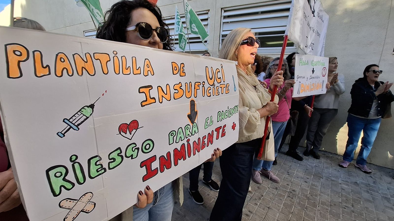 Protesta de los trabajadores de la UCI del Hospital de Puerto Real
