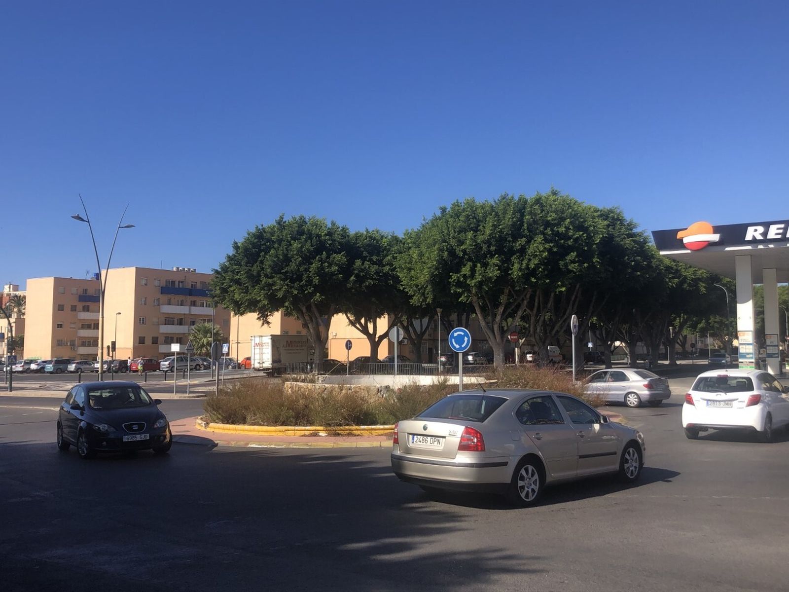 Mejora estructural, lumínica y ornamental para la rotonda de la calle Lentisco y Avenida de Mediterráneo
