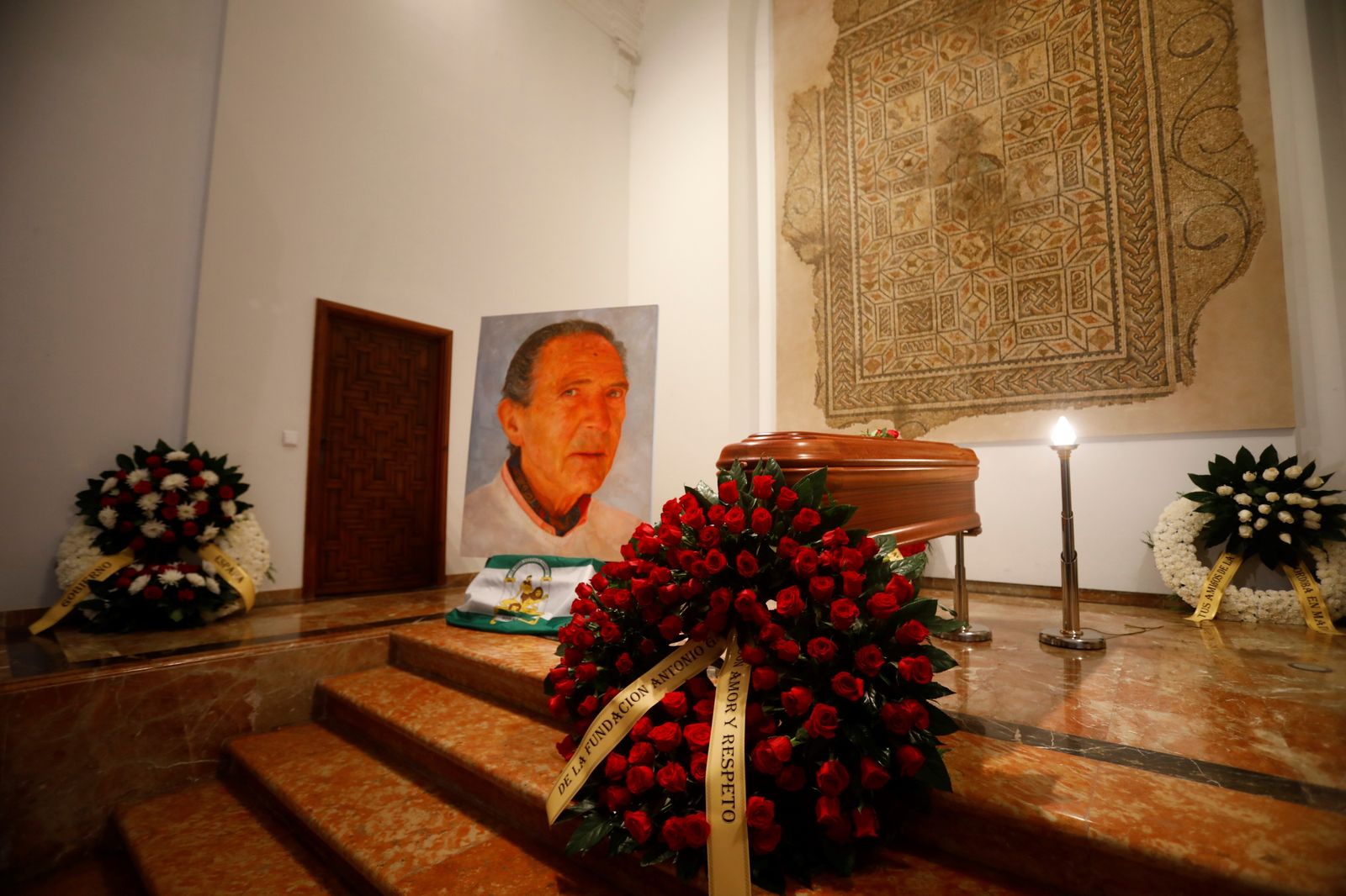 La capilla ardiente de Antonio Gala en su fundación en Córdoba, en imágenes