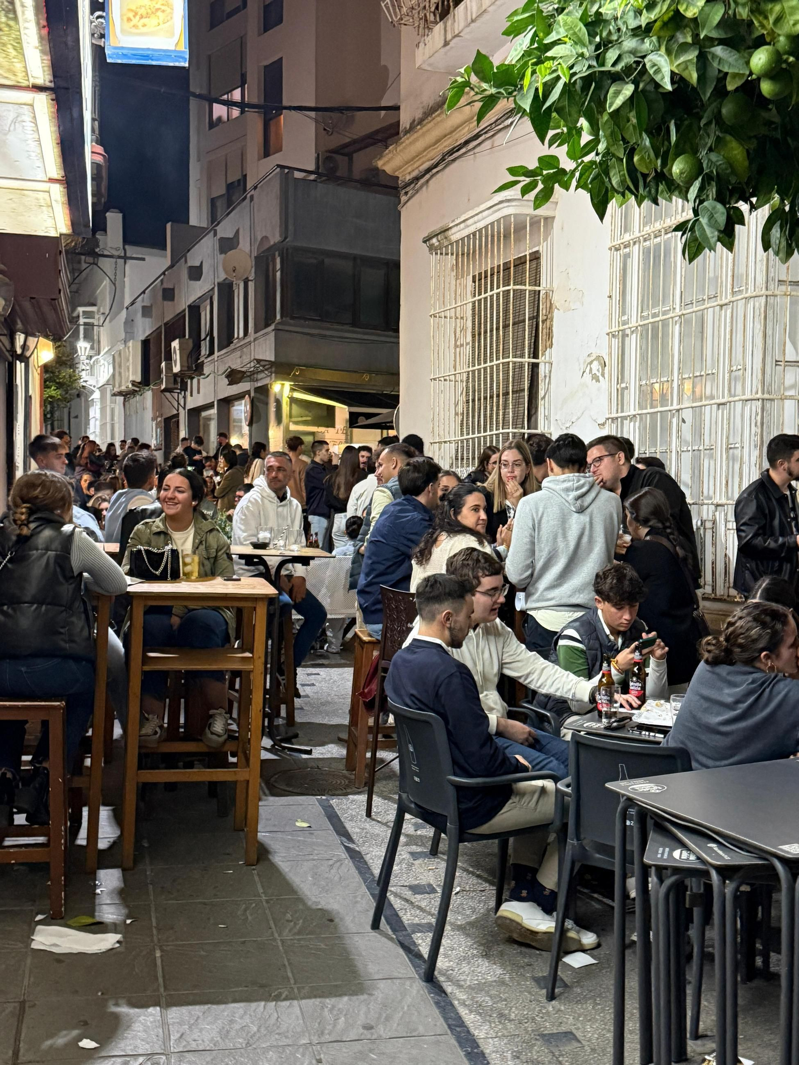 La calle Cervantes, otra de las zonas conflictivas para los vecinos.