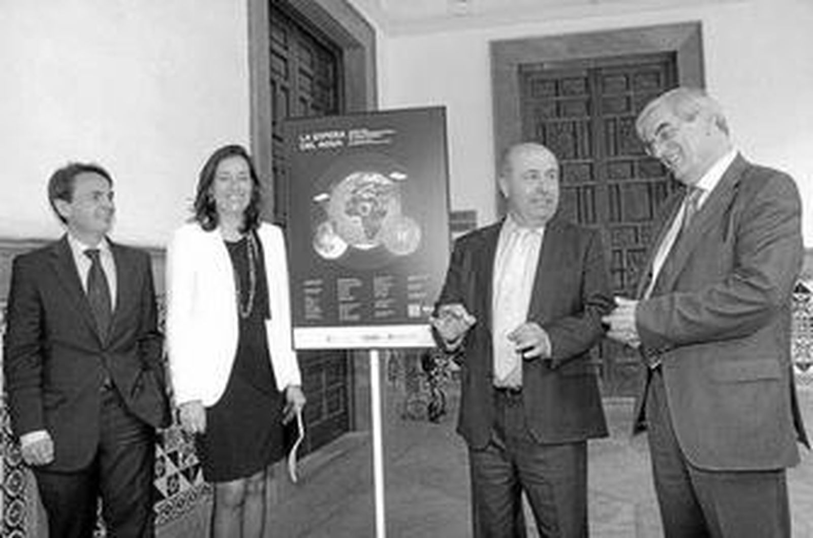 El alcalde y Esteban de las Heras visitaron la muestra.