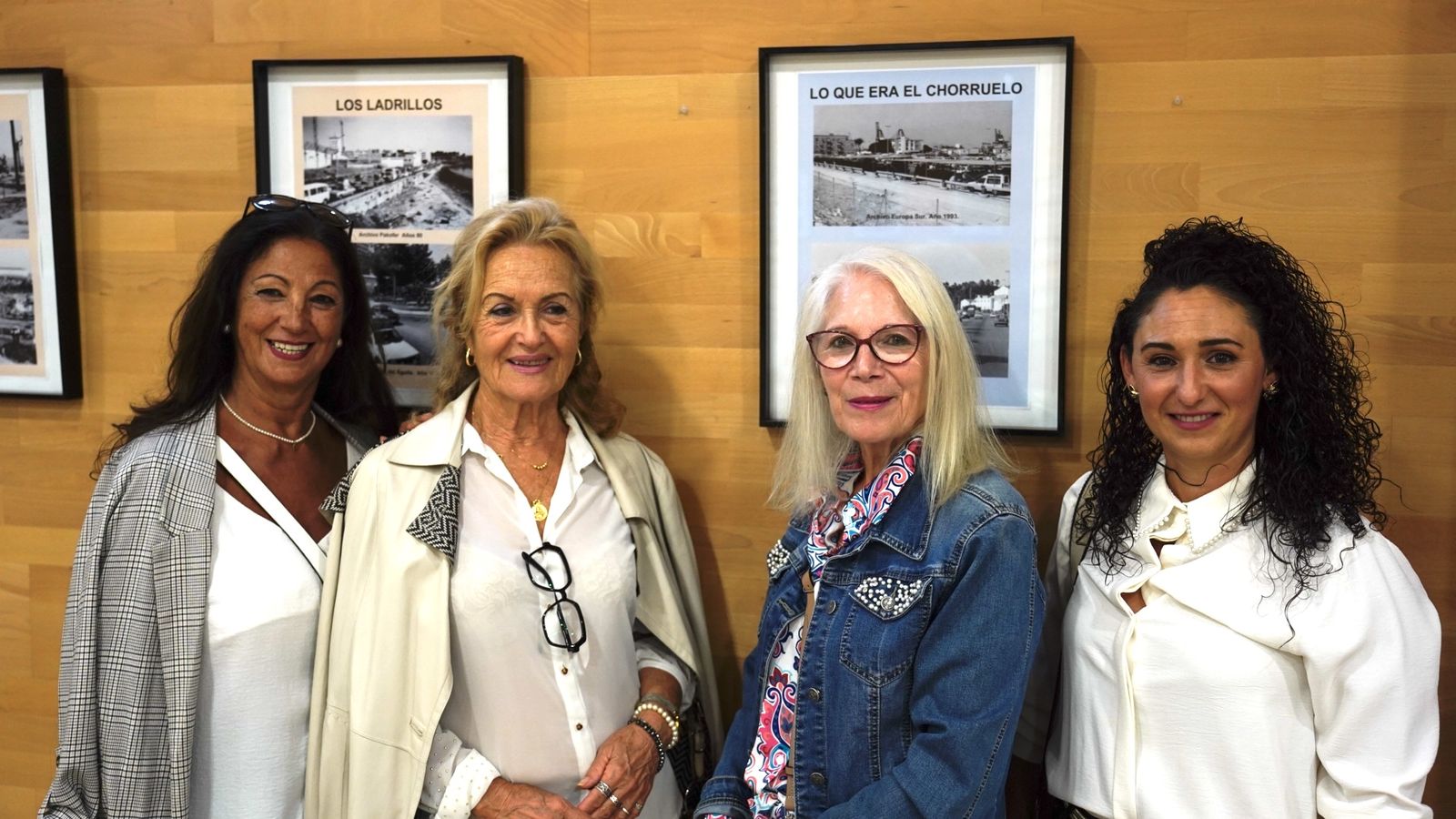 Fotos de la exposición de fotos históricas de Miguel Ángel del Águila sobre la OPE, en la José Luis Cano