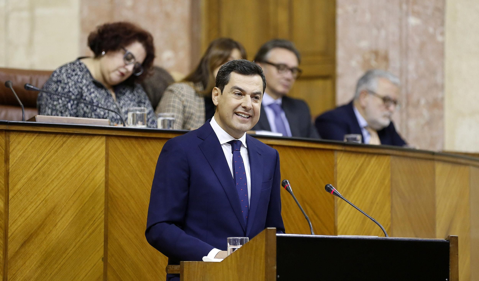 Las imágenes de la sesión de investidura de Juanma Moreno