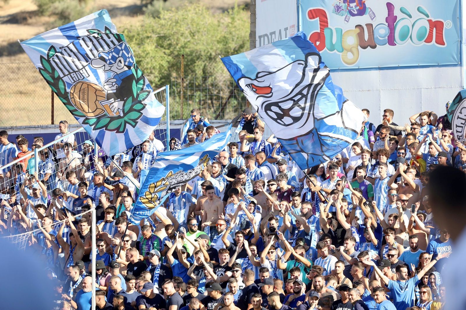 La toma del malaguismo de Linares, en fotos