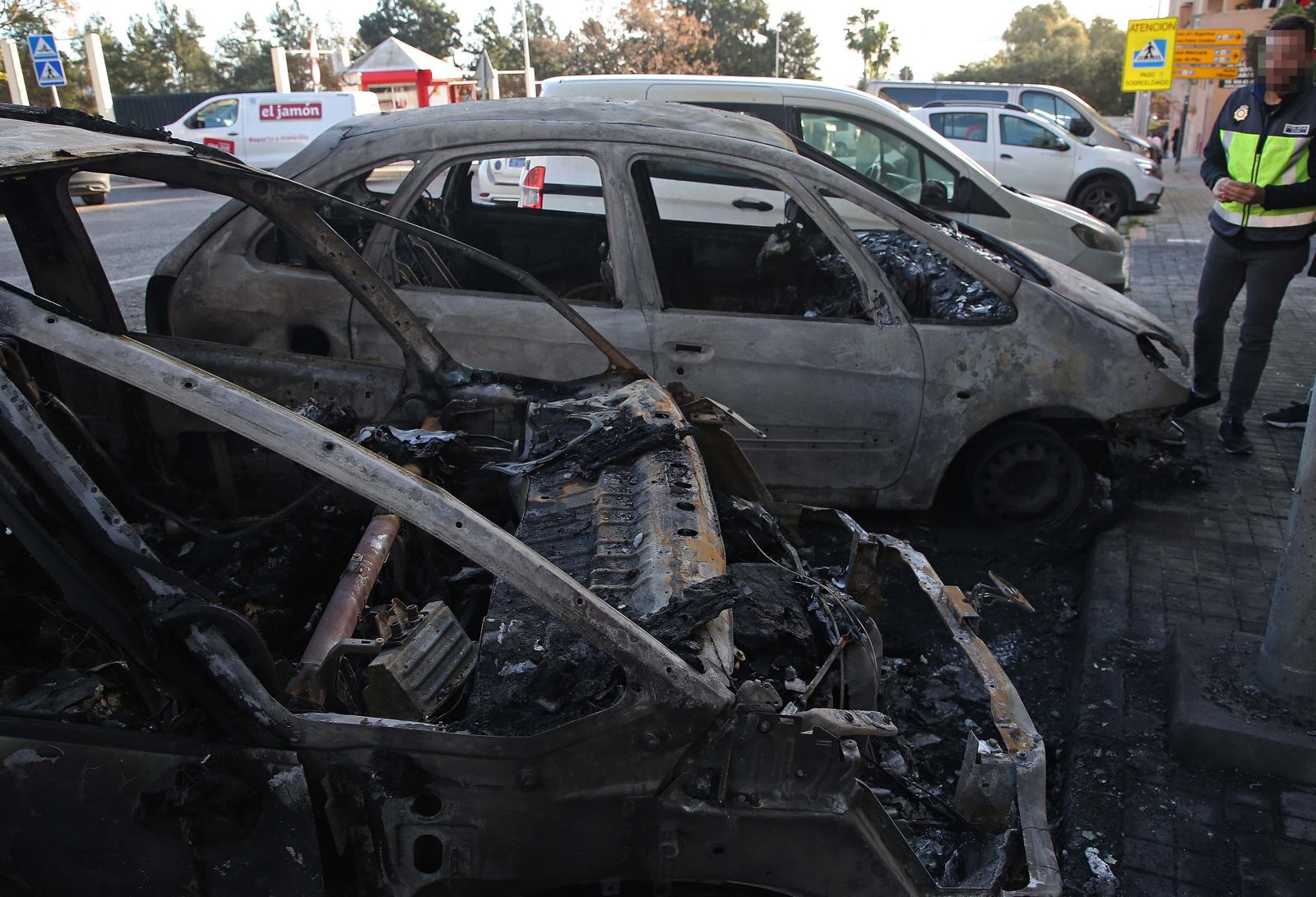 Fotos de los coches calcinados en San José Artesano