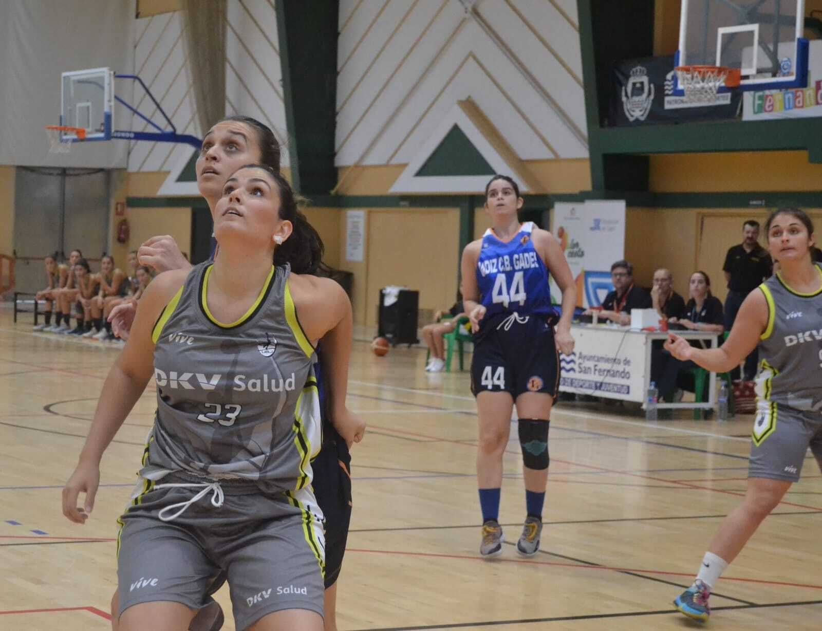 Cristina de la Fe, en un partido con el Unión Baloncesto Jerez.