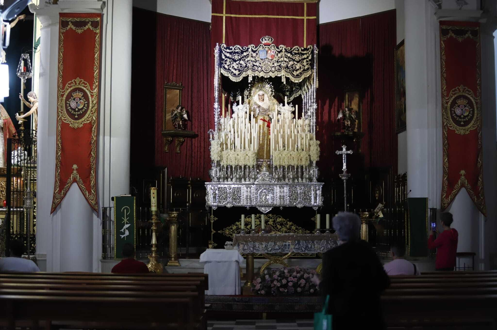La Amargura ya se encuentra sobre su palio para la Coronación.