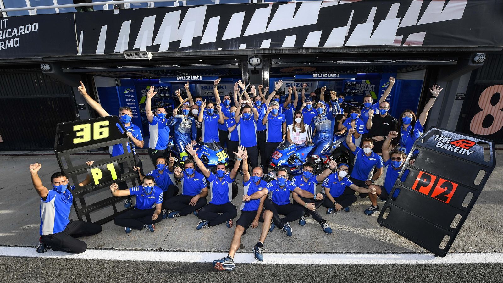 Suzuki celebró en Valencia el doblete de Mir y Rins.