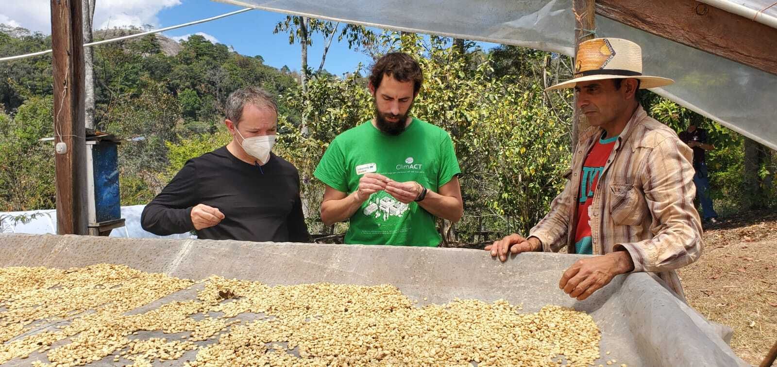 Investigadores de la Universidad Loyola.