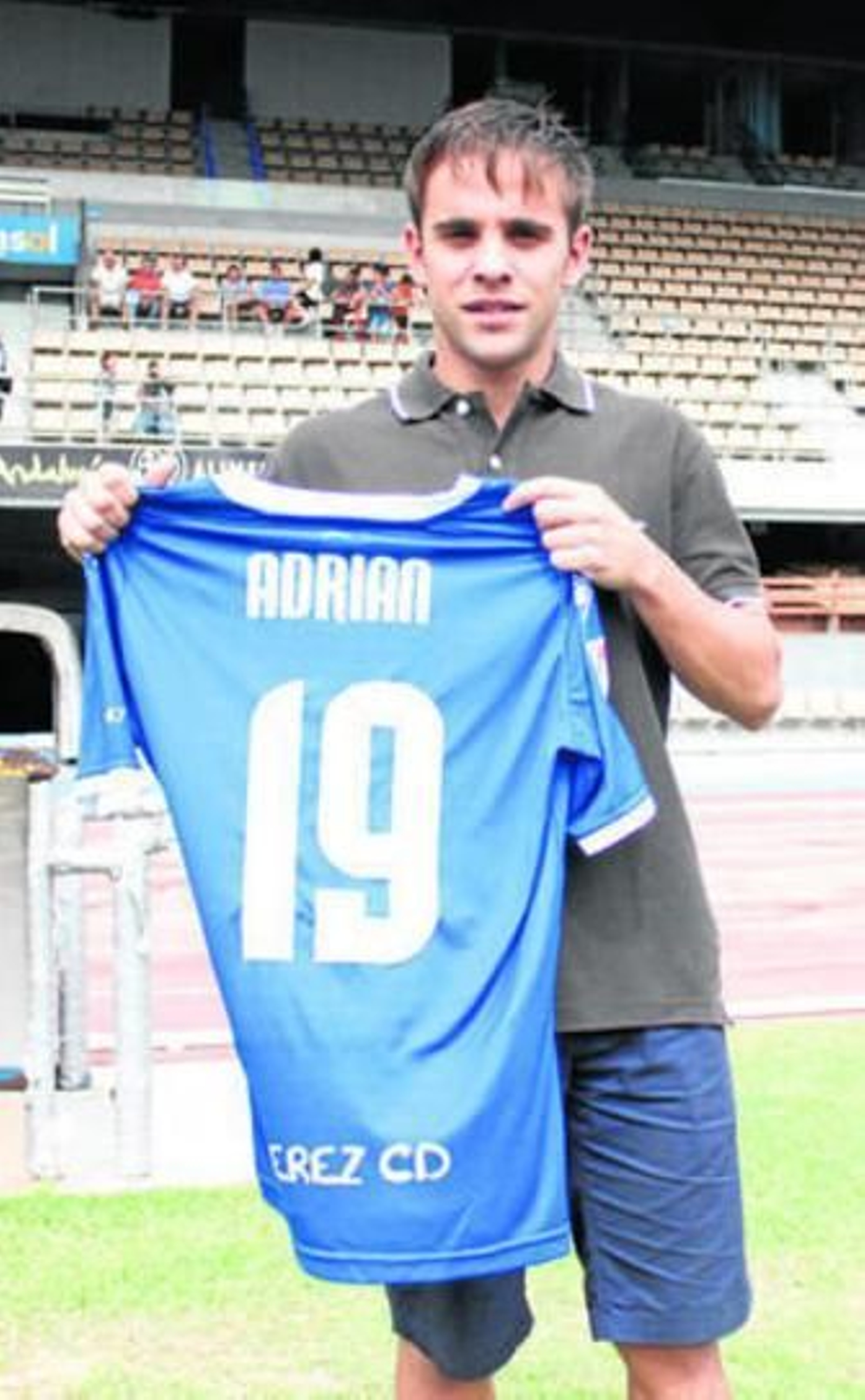 Adrián Ruiz, con la camisola del Xerez Deportivo.