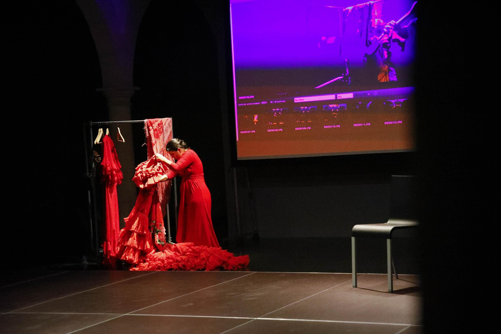 El Centro Andaluz de la Fotografía de Almería presenta el calendario 2025 con la actuación de la bailaora María Moreno, en imágenes