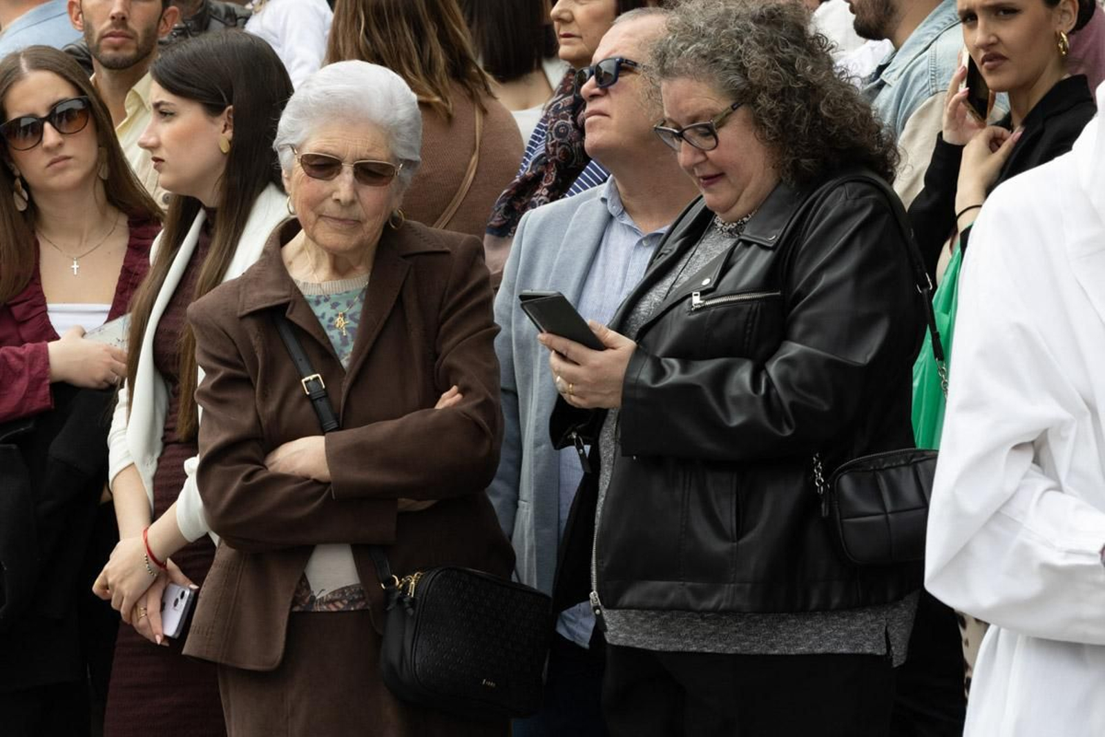 Los jiennenses se echan a la calle para presenciar la primera de las procesiones de la jornada: la Borriquilla (II)