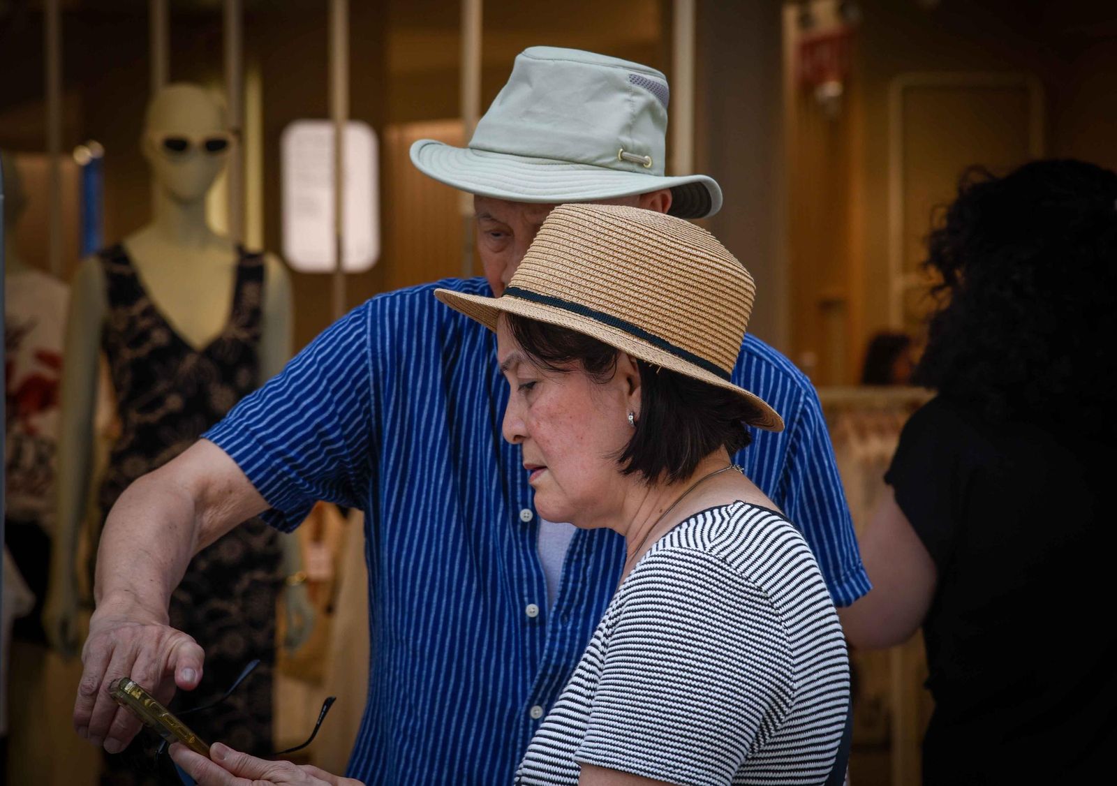 La moda de los sombreros ha regresado a Sevilla