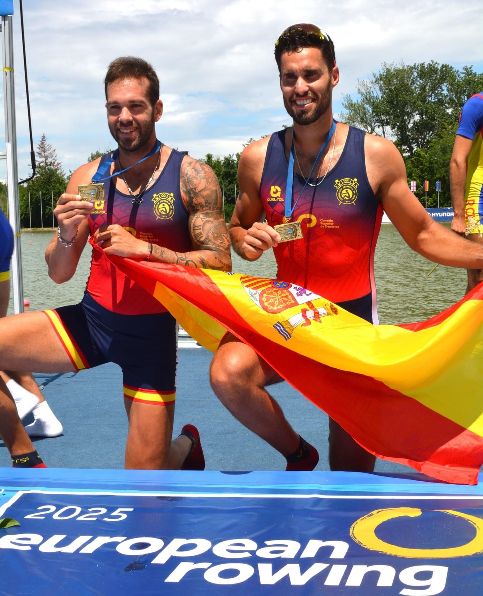 Jaime García y Jaime Canalejo muestran orgullosos sus medallas de bronce en el Europeo.