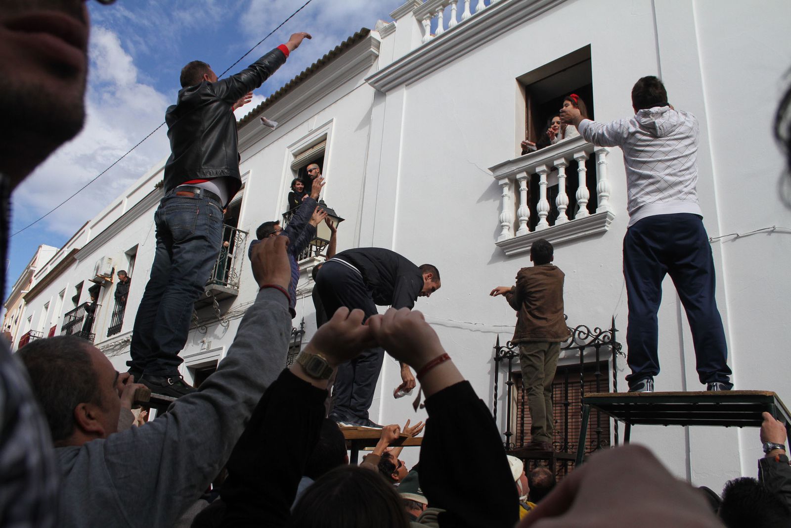 Imágenes de las tiradas en honor a San Antonio Abad en Trigueros