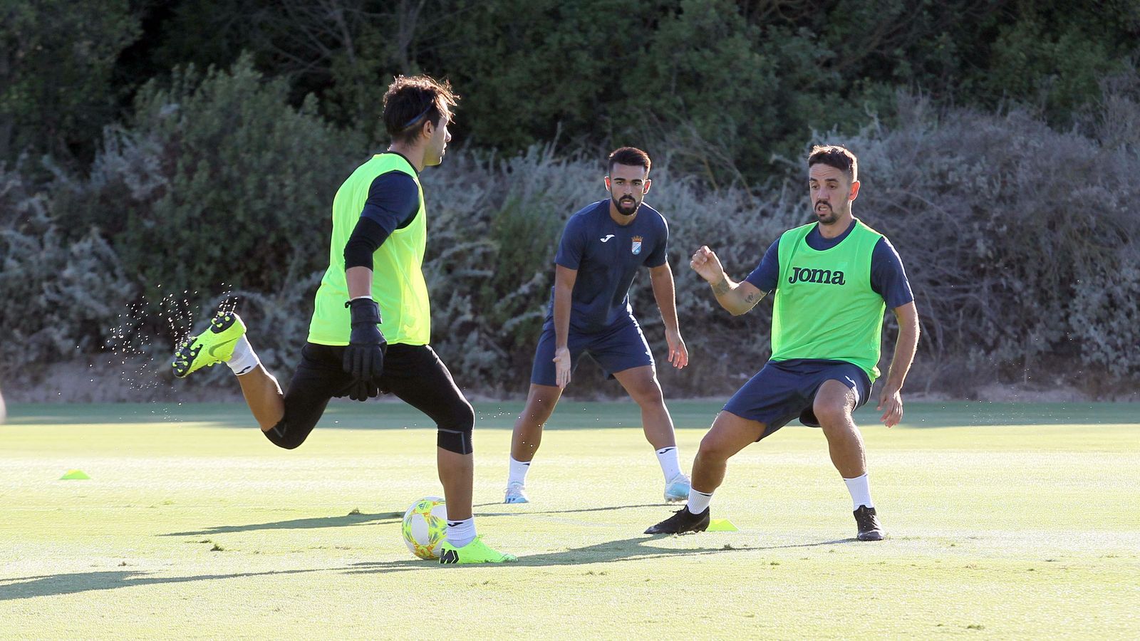 Carlos Calvo, que estuvo en Rota pero no jugó, puede tener minutos.