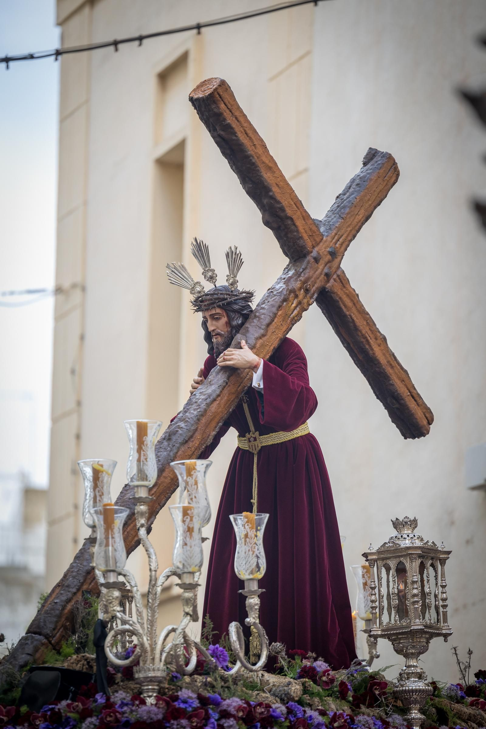 Las imágenes de la salida procesional del Nazareno de la Obediencia en la Semana Santa de Cádiz 2024