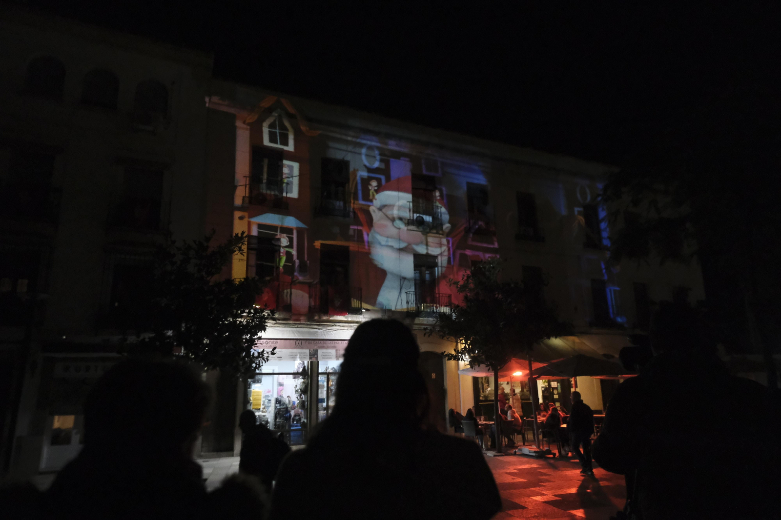 El vídeo 'mapping' de la Navidad en Córdoba ya luce en Capitulares, en imágenes