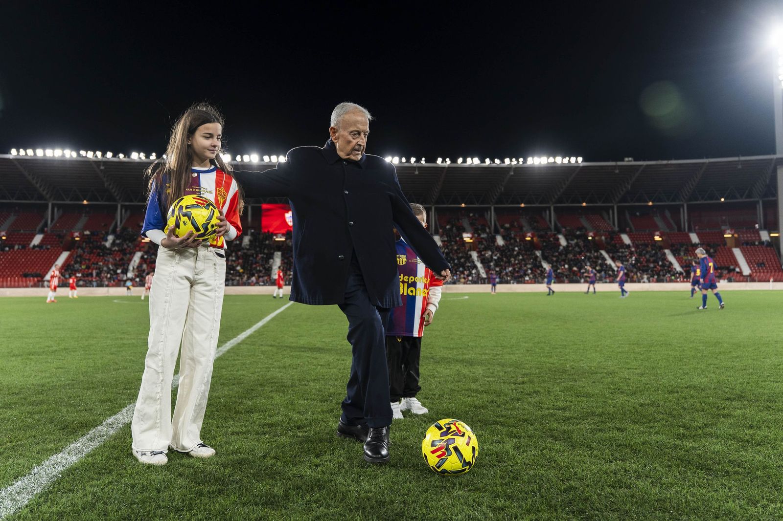 Fotogalería del partido homenaje a Guillermo Blanes entre los veteranos de la UD Almería y el FC Barcelona