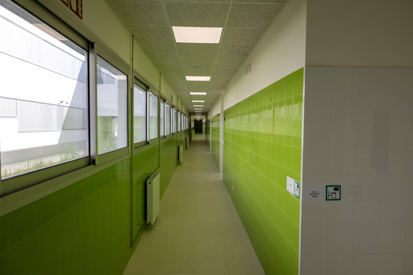 Un recorrido en imágenes por el interior del nuevo colegio del Ensanche Sur en Huelva