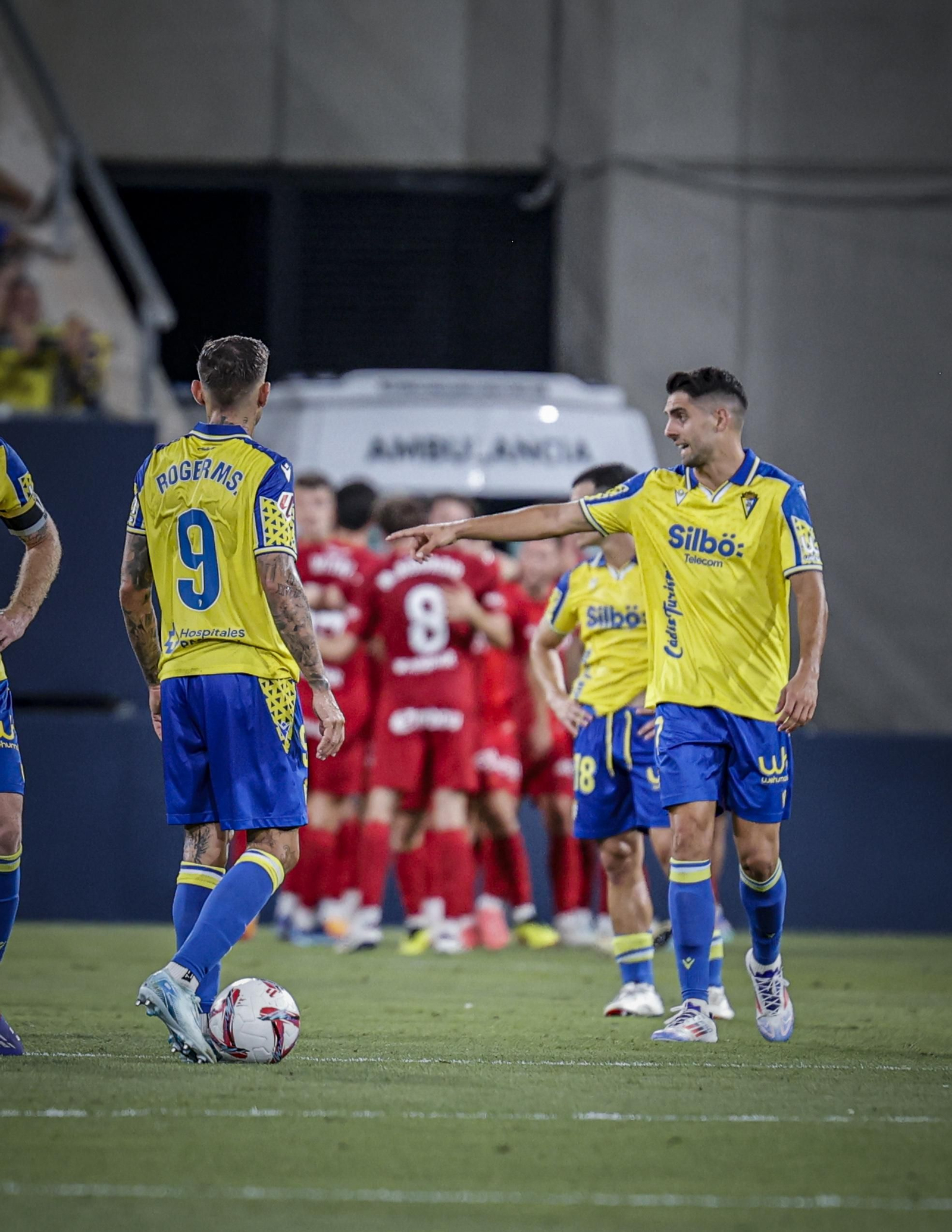 Búscate entre las fotos del partido de fútbol entre Cádiz CF y Real Zaragoza