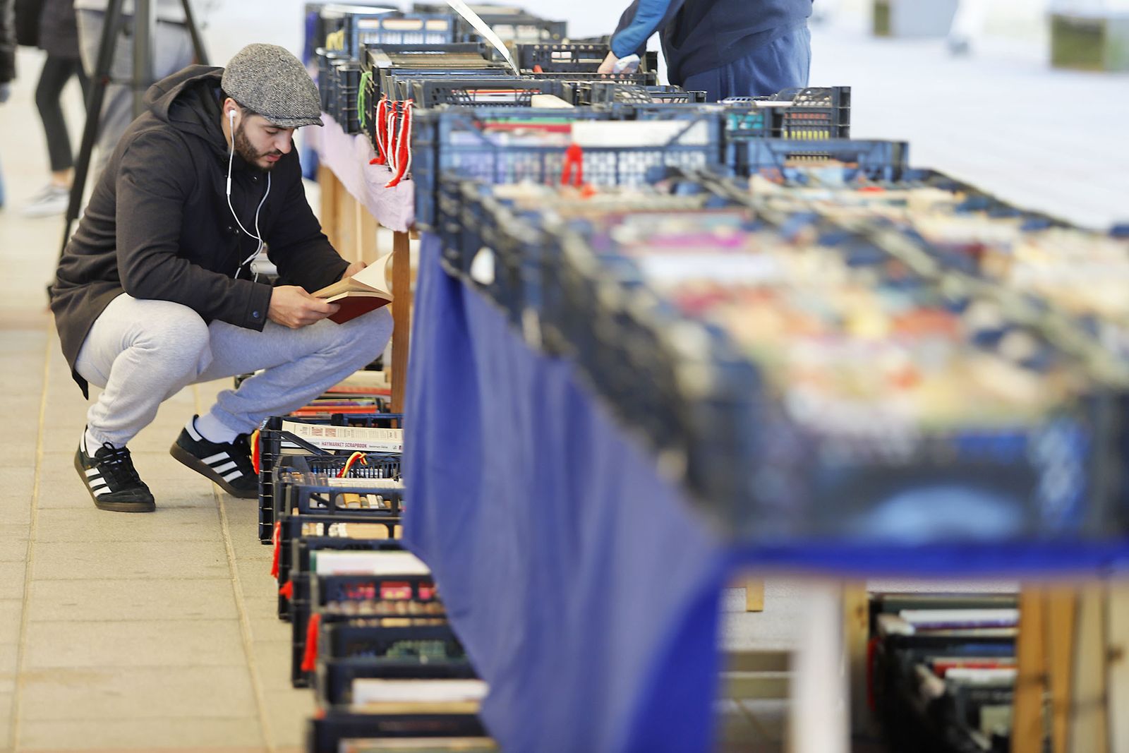 Imágenes del mercadillo solidario de Ayre en Huelva