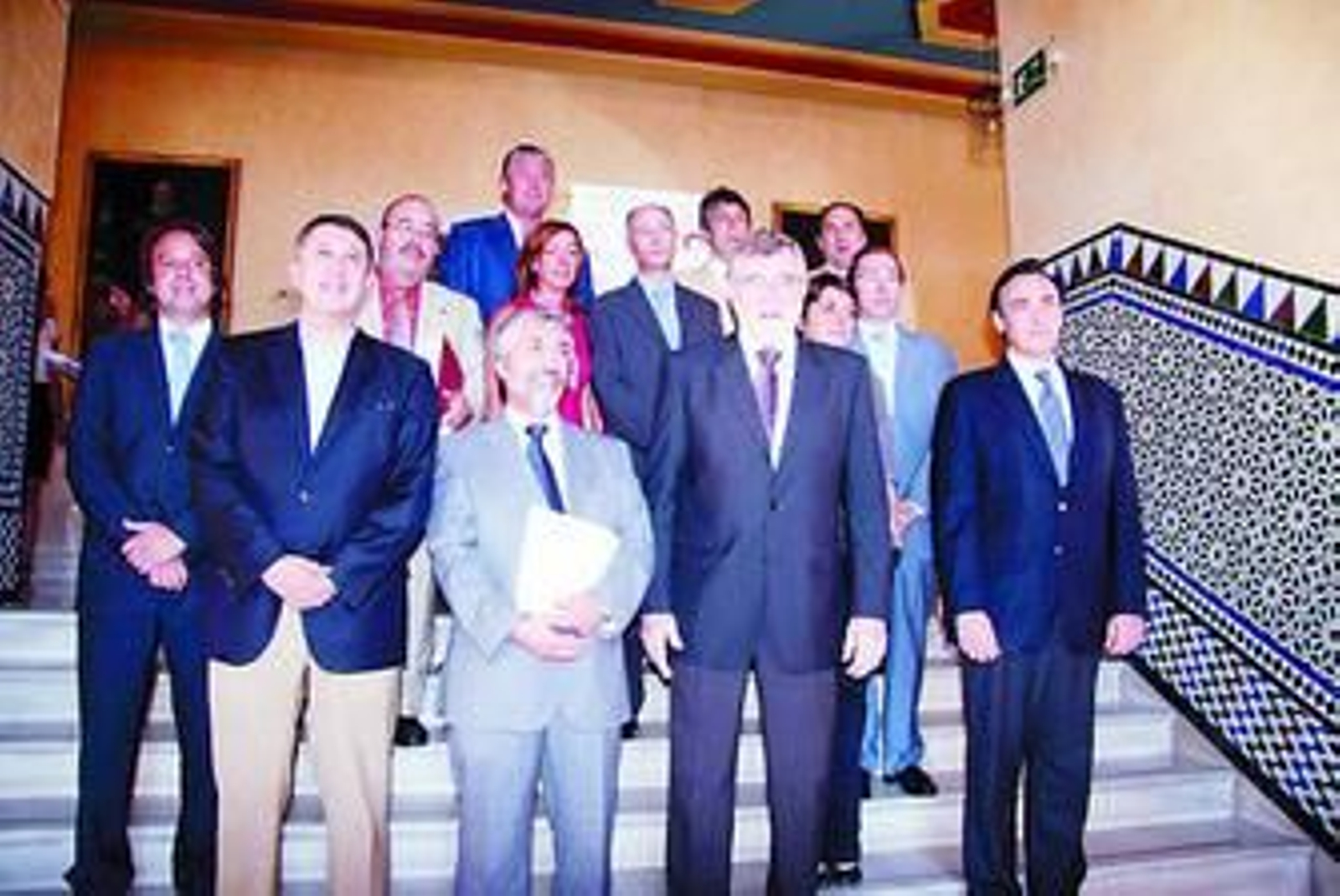 Moreno y Roldán Nogueras (en el centro) junto a representantes de distintas entidades