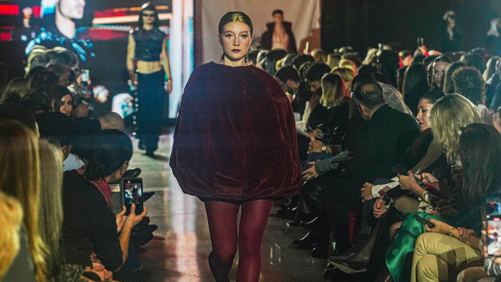 Glory Hole demostró extravagancia y elegancia en su presentación.