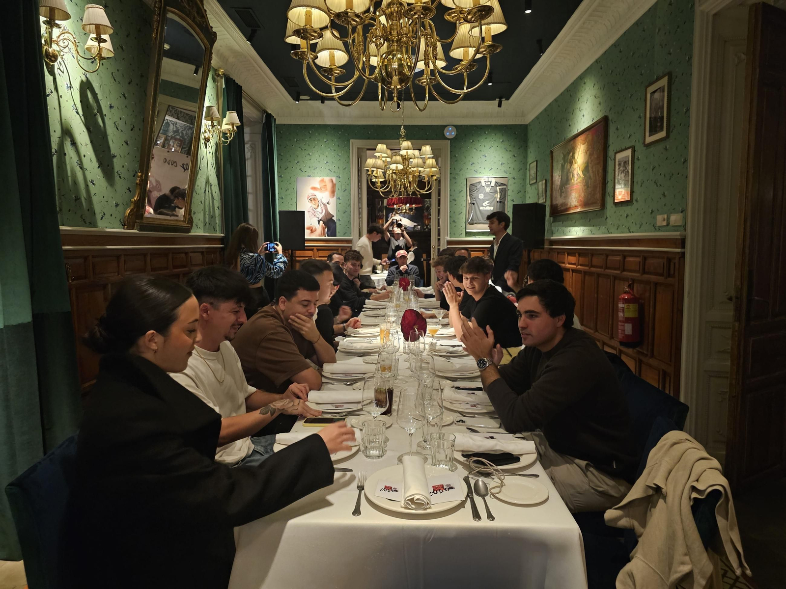 Q2 invitó a todos sus amigos más cercanos a la presentación de su disco debut CUDO